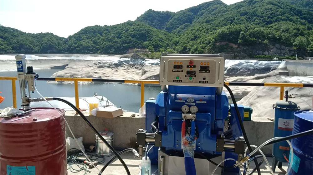 水库大坝喷涂聚脲防水